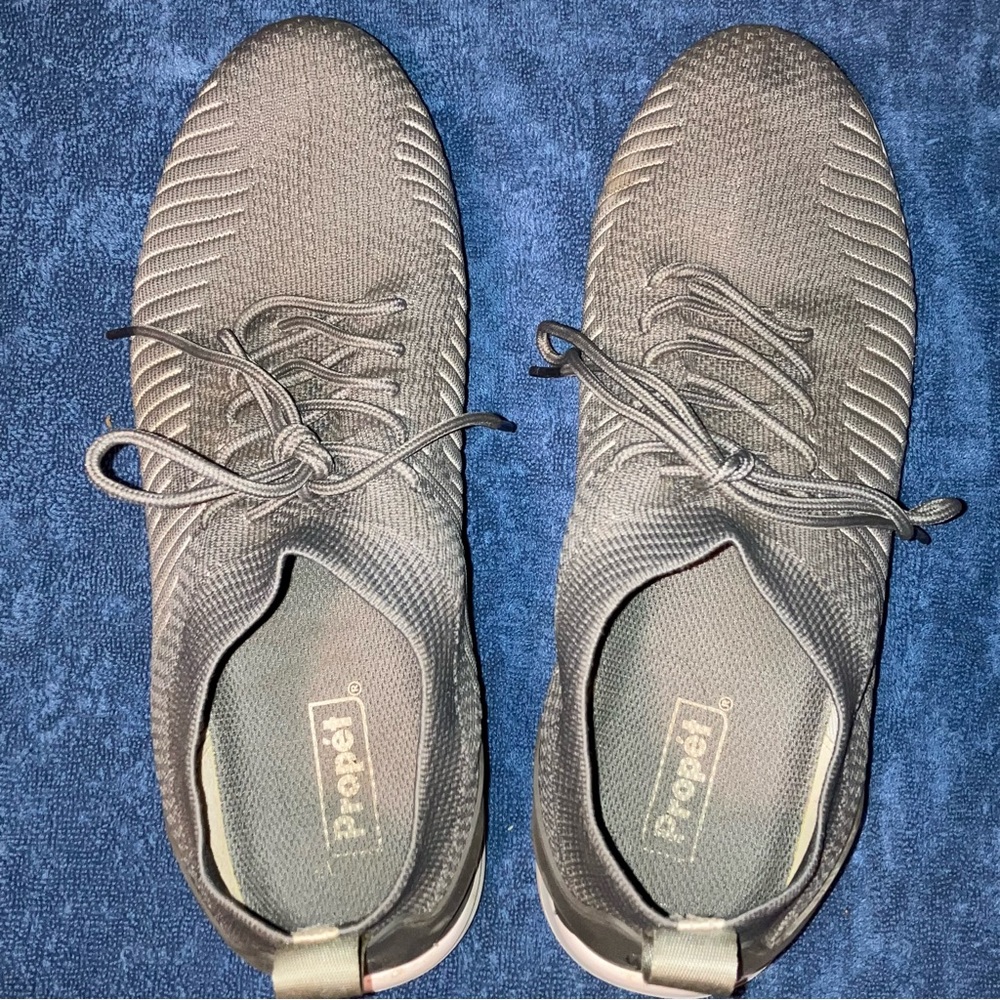 Pull-On Stretch Sneakers - Picture 8 of 8